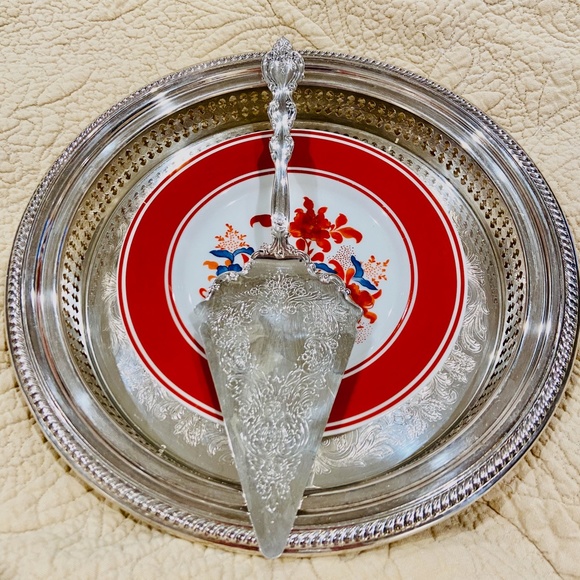 O8-Vintage 1960's Interlude Pattern Silver Plate Etched Cake Server/Knife - Picture 1 of 9